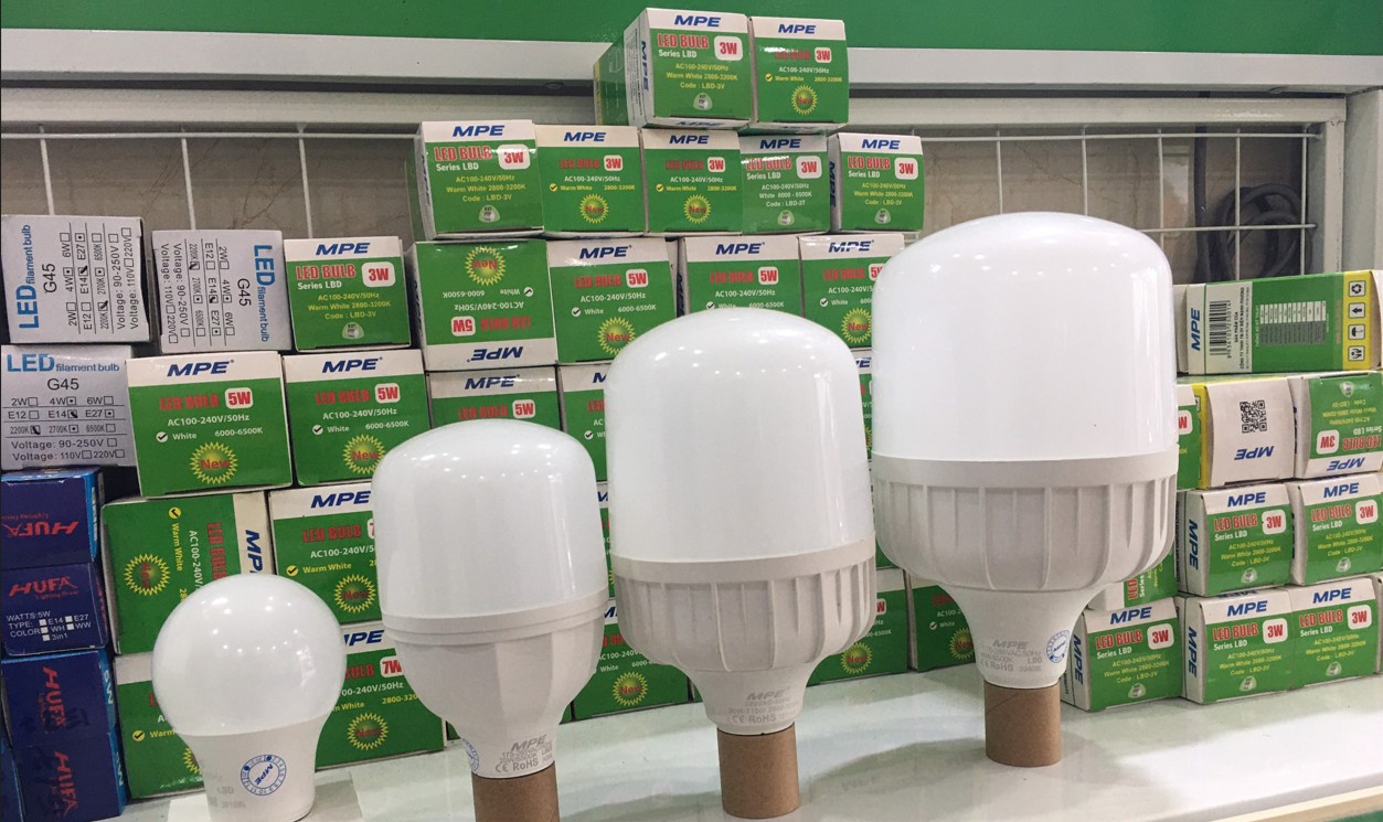 Ưu và nhược điểm của đèn LED âm trần so với các loại đèn thường