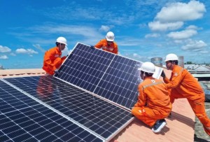 Hà Nội hướng đến 50% trụ sở công sở dùng điện mặt trời mái nhà vào năm 2...