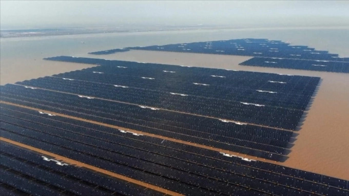 Trang trại điện mặt trời ngoài khơi lớn nhất thế giới chính thức đi vào hoạt động