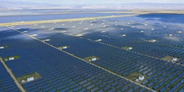 Trang trại điện mặt trời lớn nhất thế giới của Trung Quốc gây hiệu ứng bất ngờ